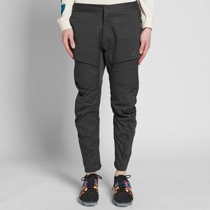 Nike NSW Tech Pack Woven Cargo Pants in BLACK